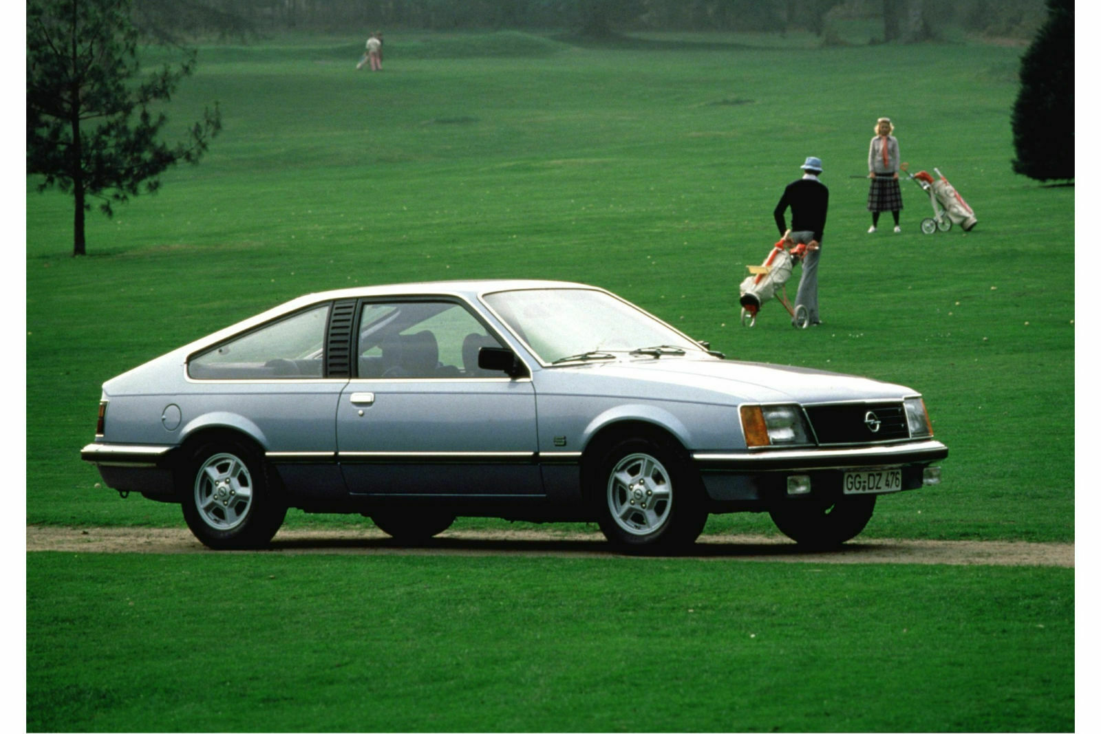 Das "Senator-Coupé": Der Opel Monza wurde zeitgleich mit dem Viertürer auf der Frankfurter IAA 1977 vorgestellt