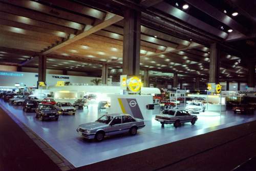 So lernte die Welt den Opel Senator kennen: Auf der Internationalen Auto Ausstellung in Frankfurt 1977