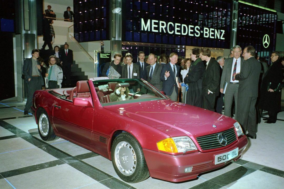 Mercedes Benz SL: Weltpremiere auf dem Genfer Salon 1989