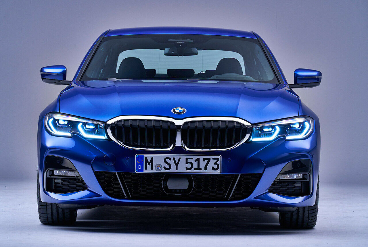 Die doppelte BMW-Niere am 3er wird deutlich breiter, die Scheinwerfer reichen wie bisher bis an sie heran