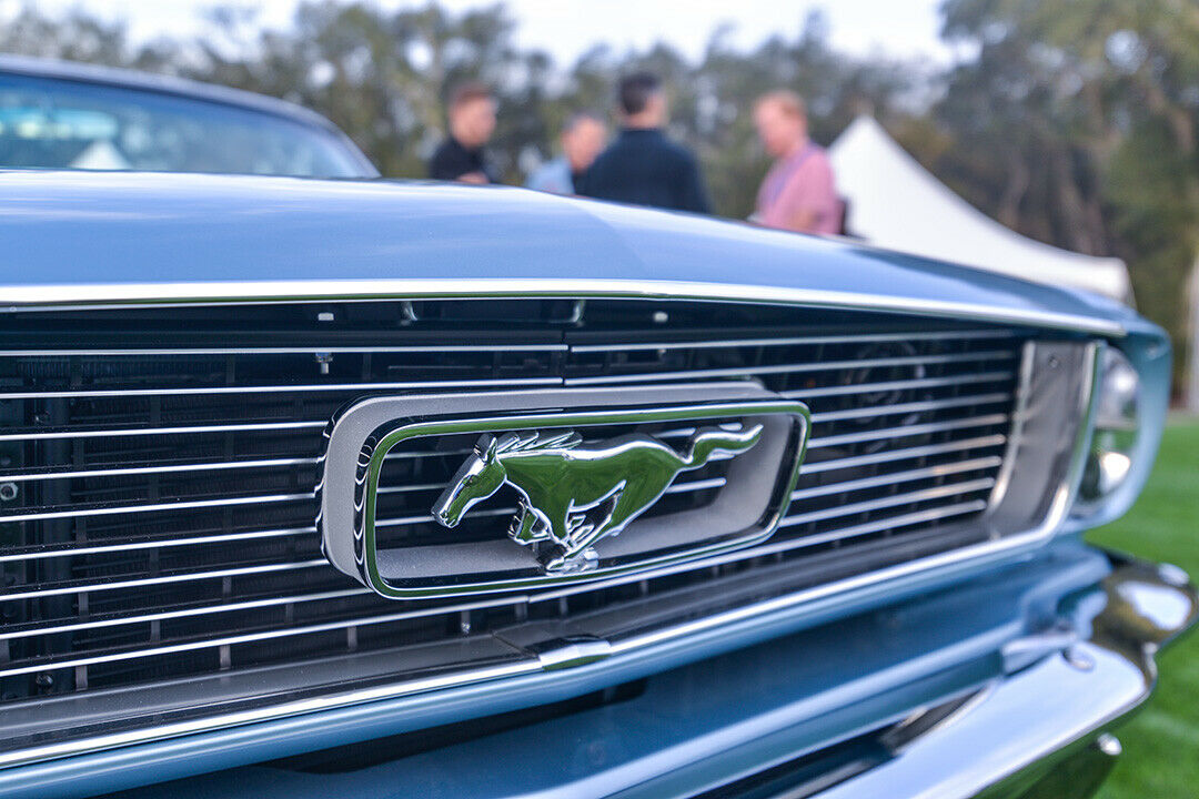 Der Mustang ziert den Kühlergrill, einige Teile stammen noch direkt von Ford