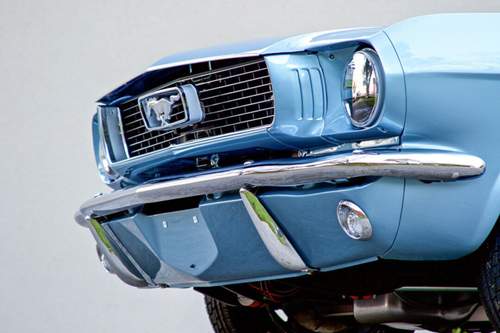 Mustang von Revology