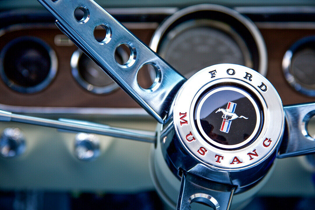Mustang von Revology