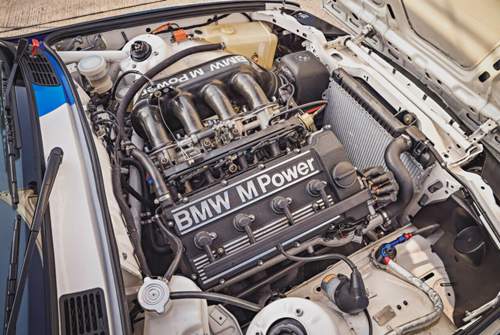 Reihenvierzylinder mit 16 Ventilen und 2,3 Litern Hubraum im BMW M3