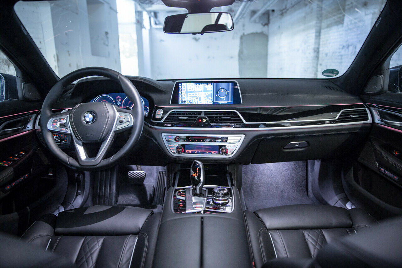 Das Cockpit des 7er BMW: Bequem und leise