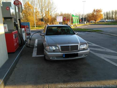 Erster Tankstopp