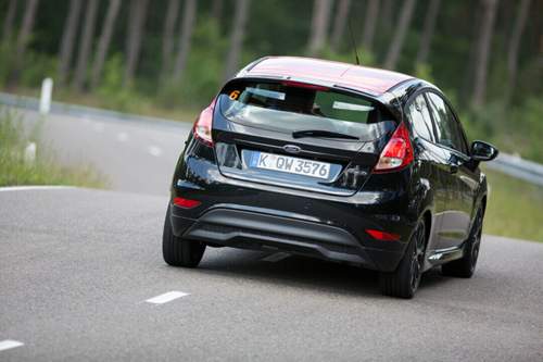 Rot oder Schwarz? Den Fiesta Sport gibt es als "Black Edition" oder "Red Edition"