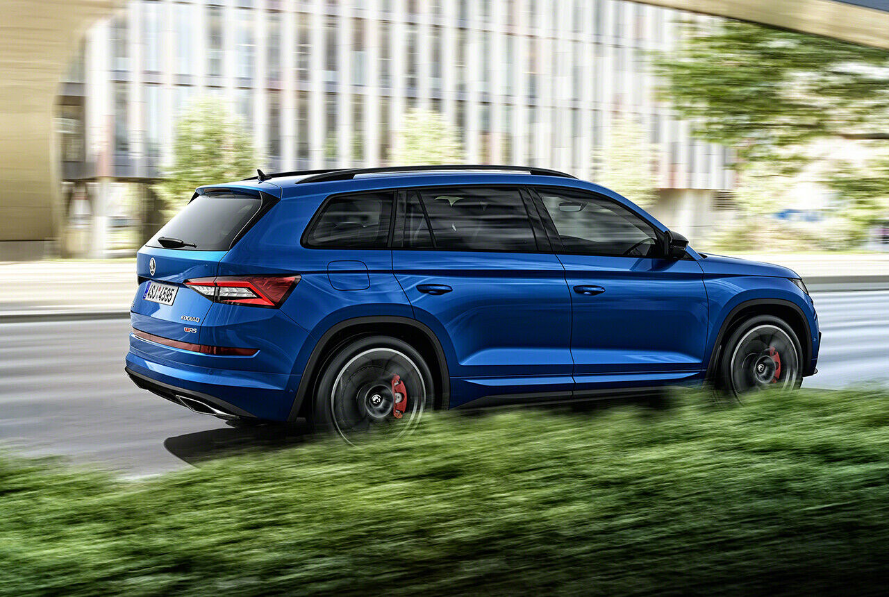 Der Kodiaq RS sprintet in 7 Sekunden auf Tempo 100 und fährt maximal 220 km/h Spitze