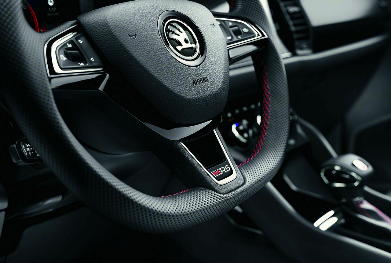 Sportlenkrad mit Lochleder im Skoda Kodiaq RS