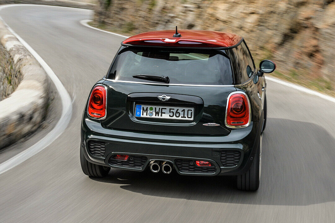Die Rückleuchten am John Cooper Works sind riesig