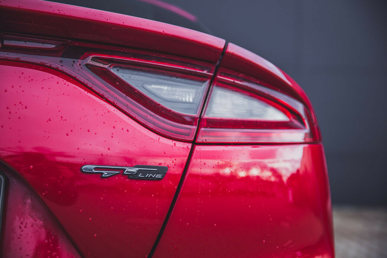 Serienmäßig in LED-Technik: Die Rückleuchten des Kia Stinger