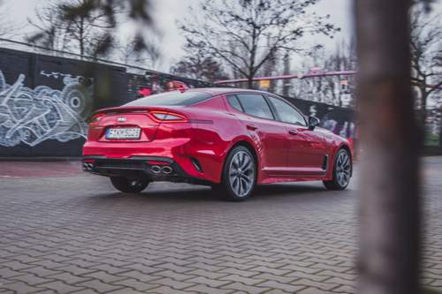 Design oder Ornamente? Bisschen viel los ist beim Kia Stinger auch in der Heckansicht