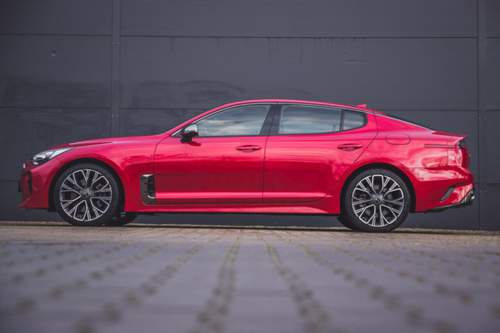 Der Kia Stinger misst 4,83 Meter in der Länge, der Radstand beträgt 2,905 Meter
