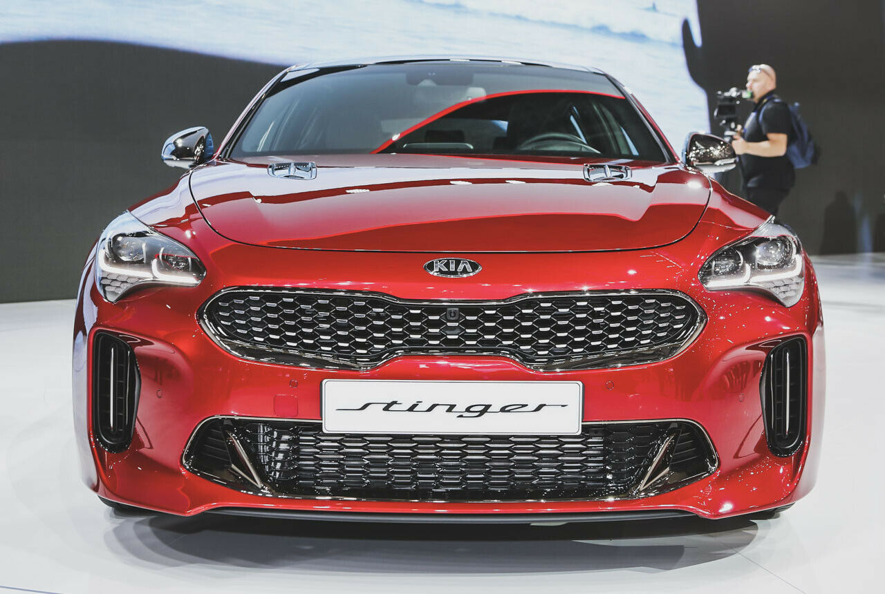 Die Motorhaube des Kia Stinger zeiht sich nicht bis zu den Kanten des Vorderwagens, für Guillaume ein Sportwagen-Merkmal