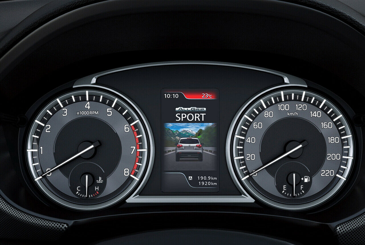 Der Vitara bekennt Farbe. Zumindest im Kombiinstrument