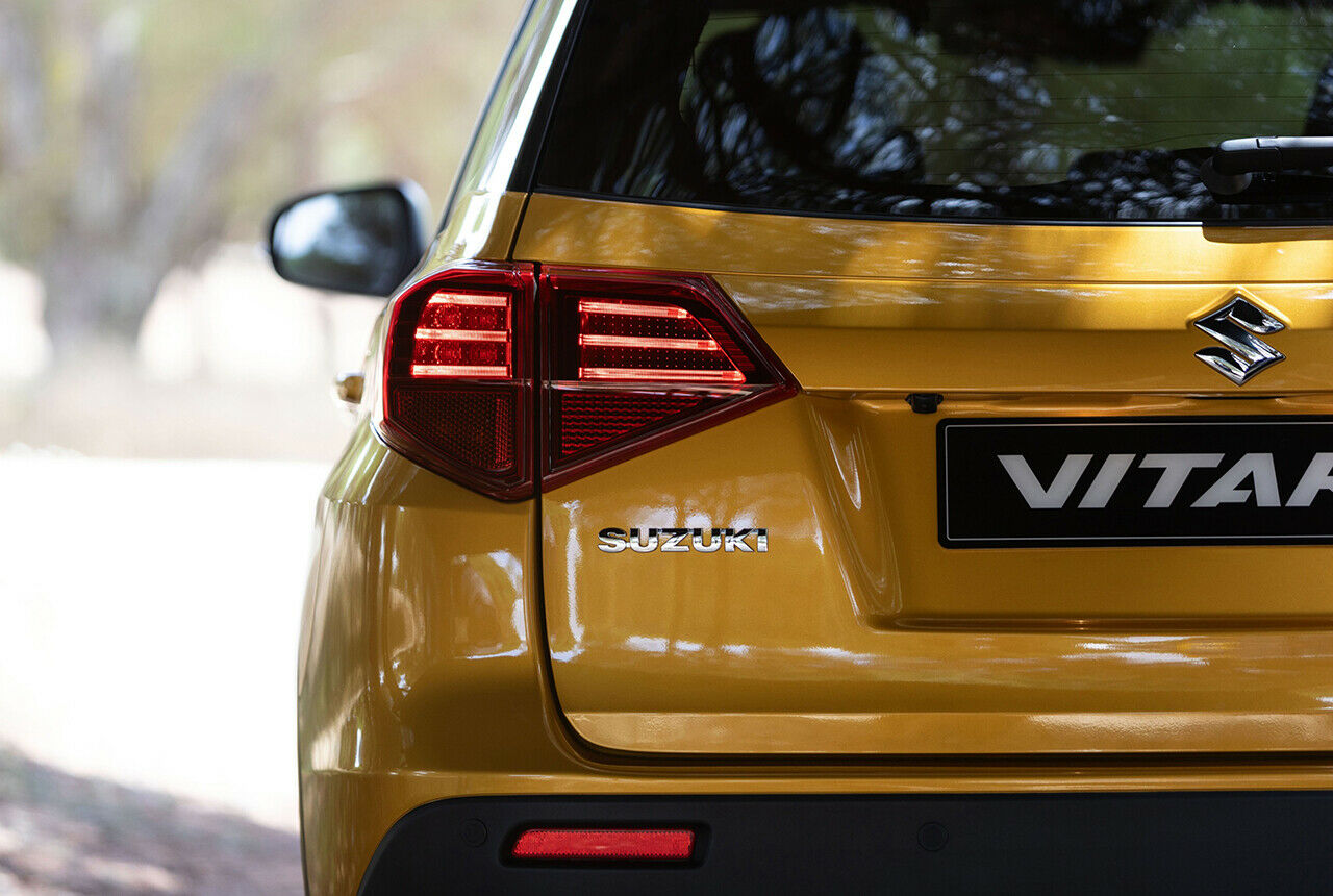 Äußerlich hat sich beim Vitara nicht ganz so viel verändert. Die Rückleuchten haben aber eine neue Lichtgrafik bekommen