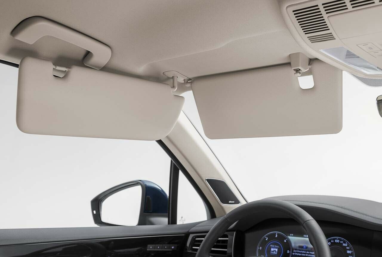 Gutes Detail: Doppelte Sonnenblenden im VW Touareg