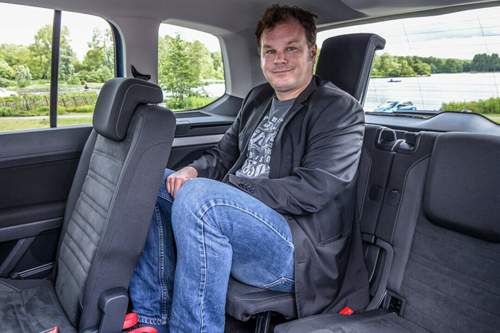 Ja, gemütlich ist anders. Aber: Auch in Reihe drei würde MT-Redakteur Björn (1,80 m) zur Not ein paar Kilometer mitfahren