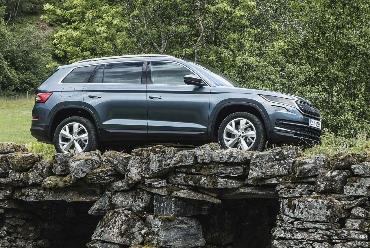 Der Kodiaq geriet deutlich kürzer als ein Superb, bietet aber viel mehr Platz