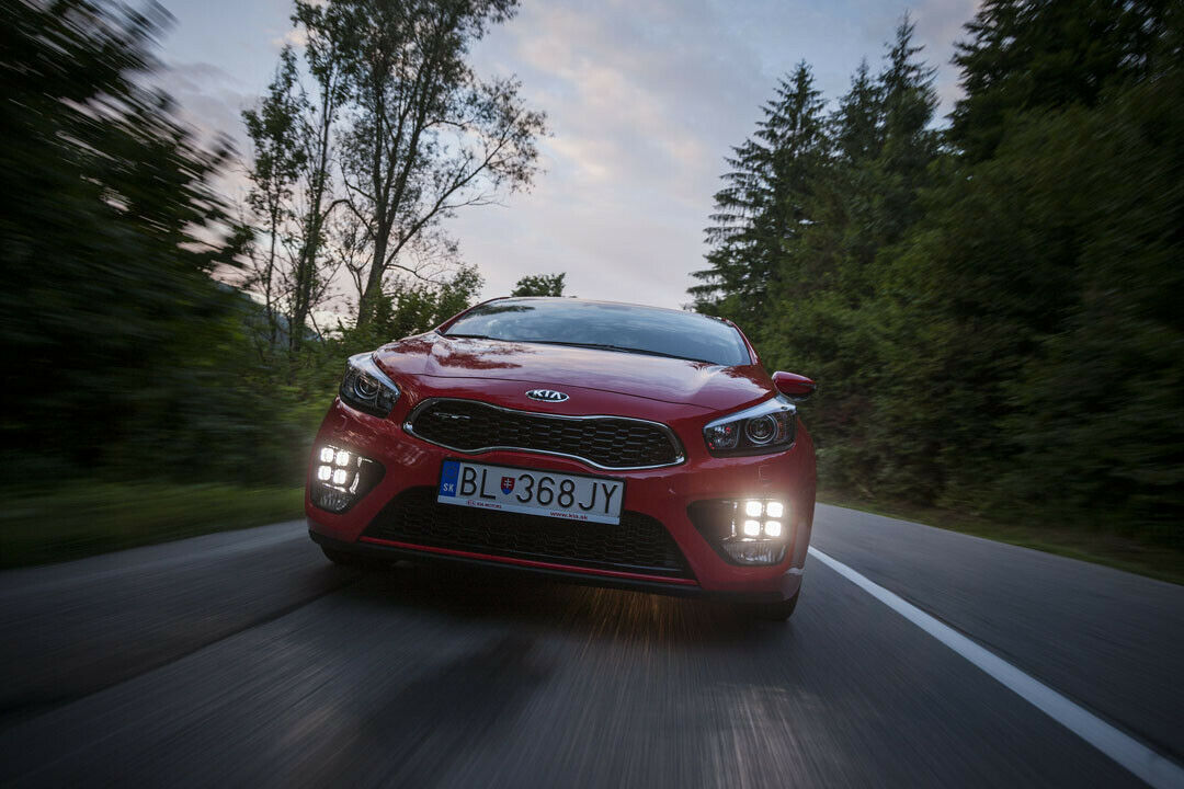 Der will nur spielen: Den neuen Sparbenziner gibt es im Ceed vorerst nur in Verbindung mit dem Spoiler-Paket "GT-Line"