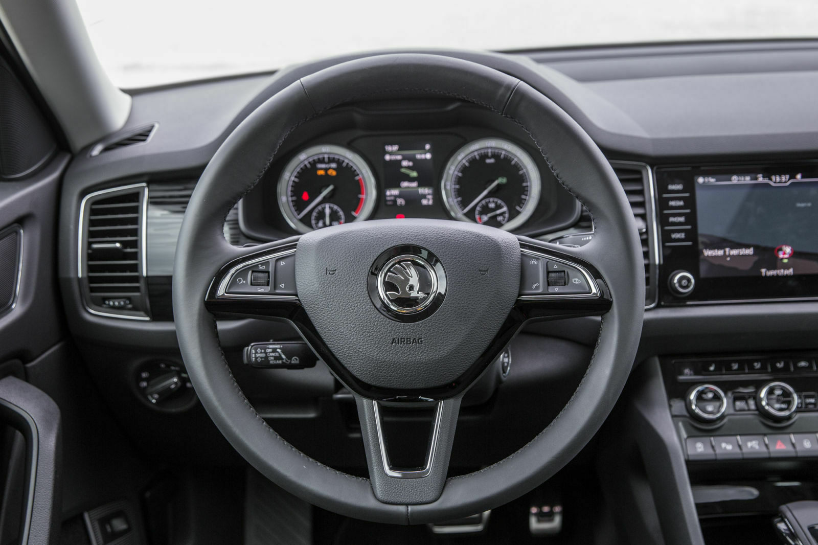 Übersichtliches Cockpit im Skoda Kodiaq