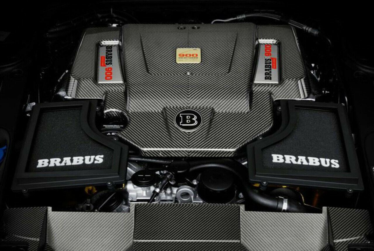 Der 6,3-Liter-V12 wurde von Brabus getunt und leistet 900 PS
