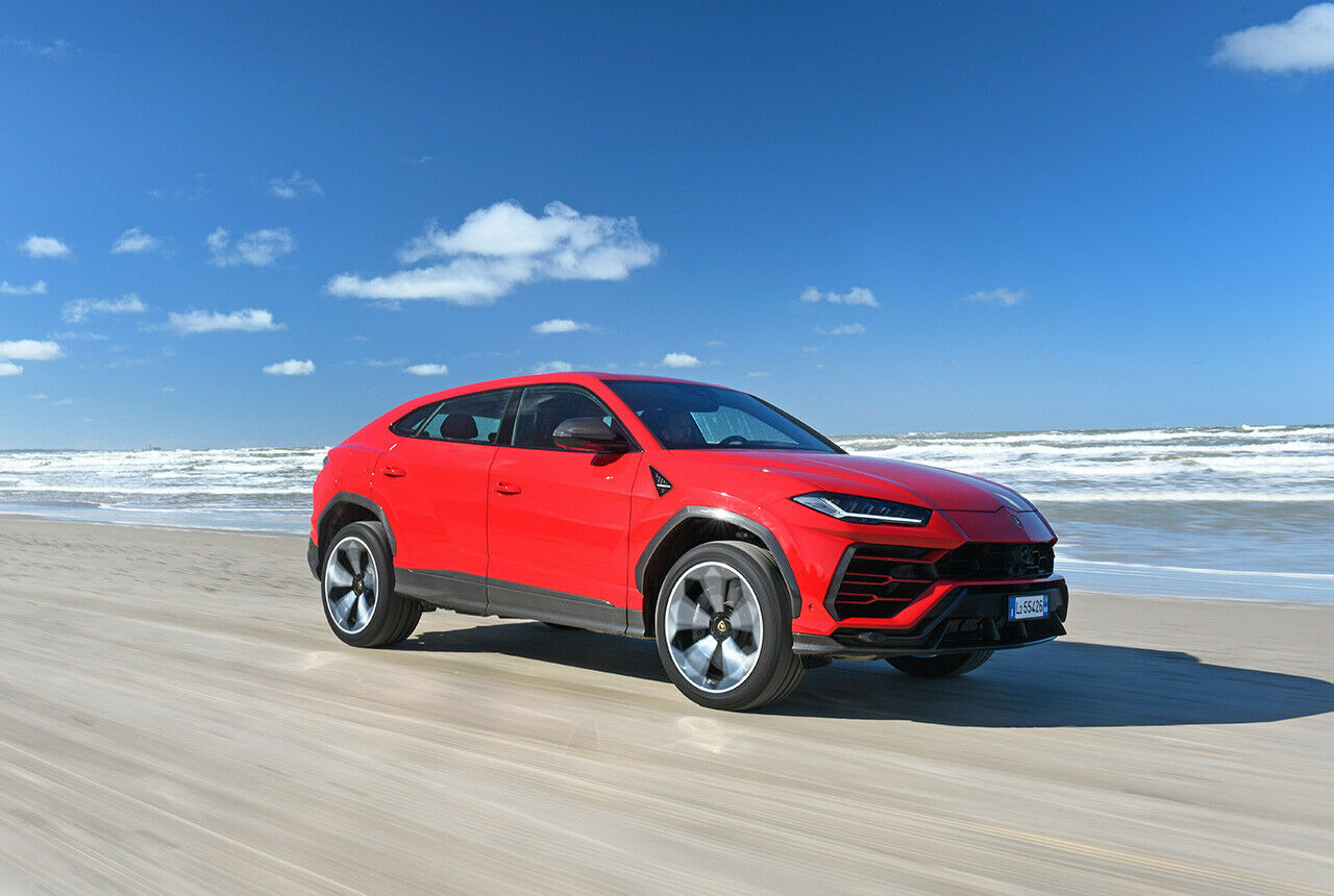 Tempo 100 erreicht der Lamborghini Urus nach 3,6 Sekunden, allerdings nicht auf dem Strand