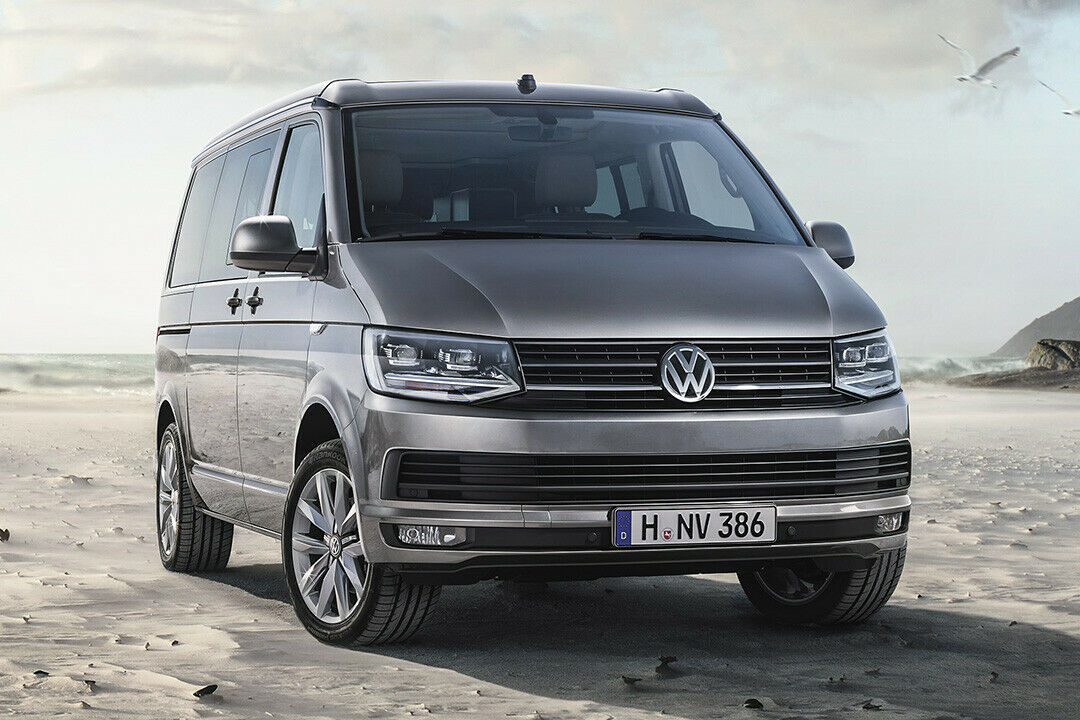 VW T6 California 2015: Ein Bus mit Aufstelldach. VW bietet den T6 ab sofort als Campingbus an