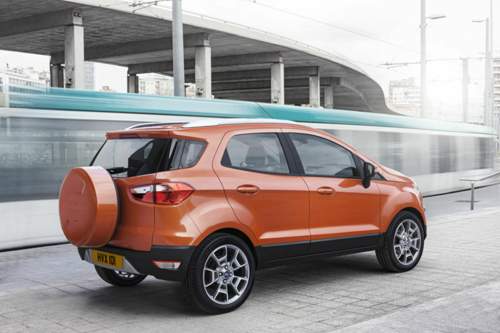 Am Heck des Ecosport prangt ein Reserverad.
