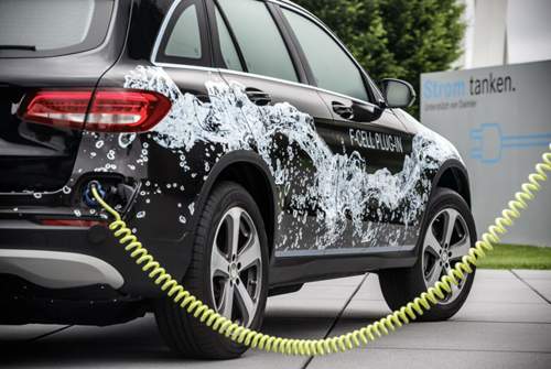 An der Haushaltssteckdose ist der 9 kWh fassende Akku in zwei bis drei Stunden geladen, das soll für 50 Kilometer Reichweite genügen