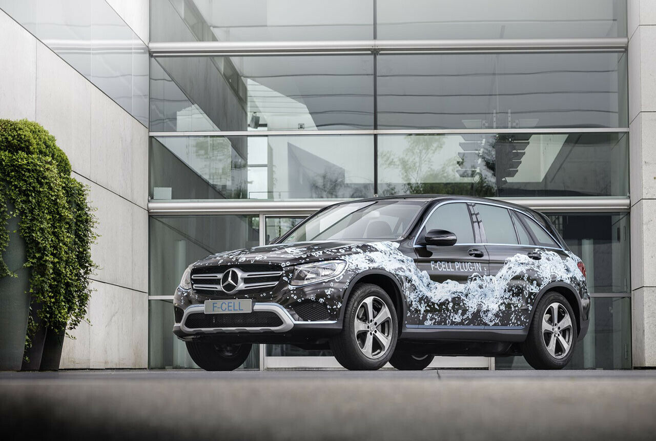 Äußerlich unterscheidet sich der Mercedes GLC F-Cell kaum von den konventionellen Modellen. Unter der Haube sitzt ein Brennstoffzellen-Stack