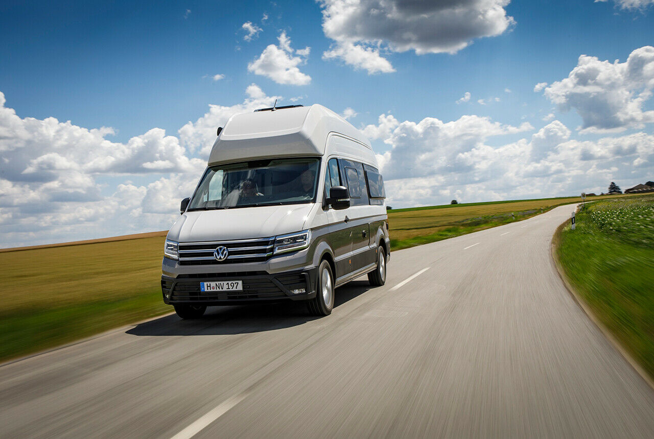 Der Grand California misst sechs Meter in der Länge. Als Basis dient Volkswagens Crafter