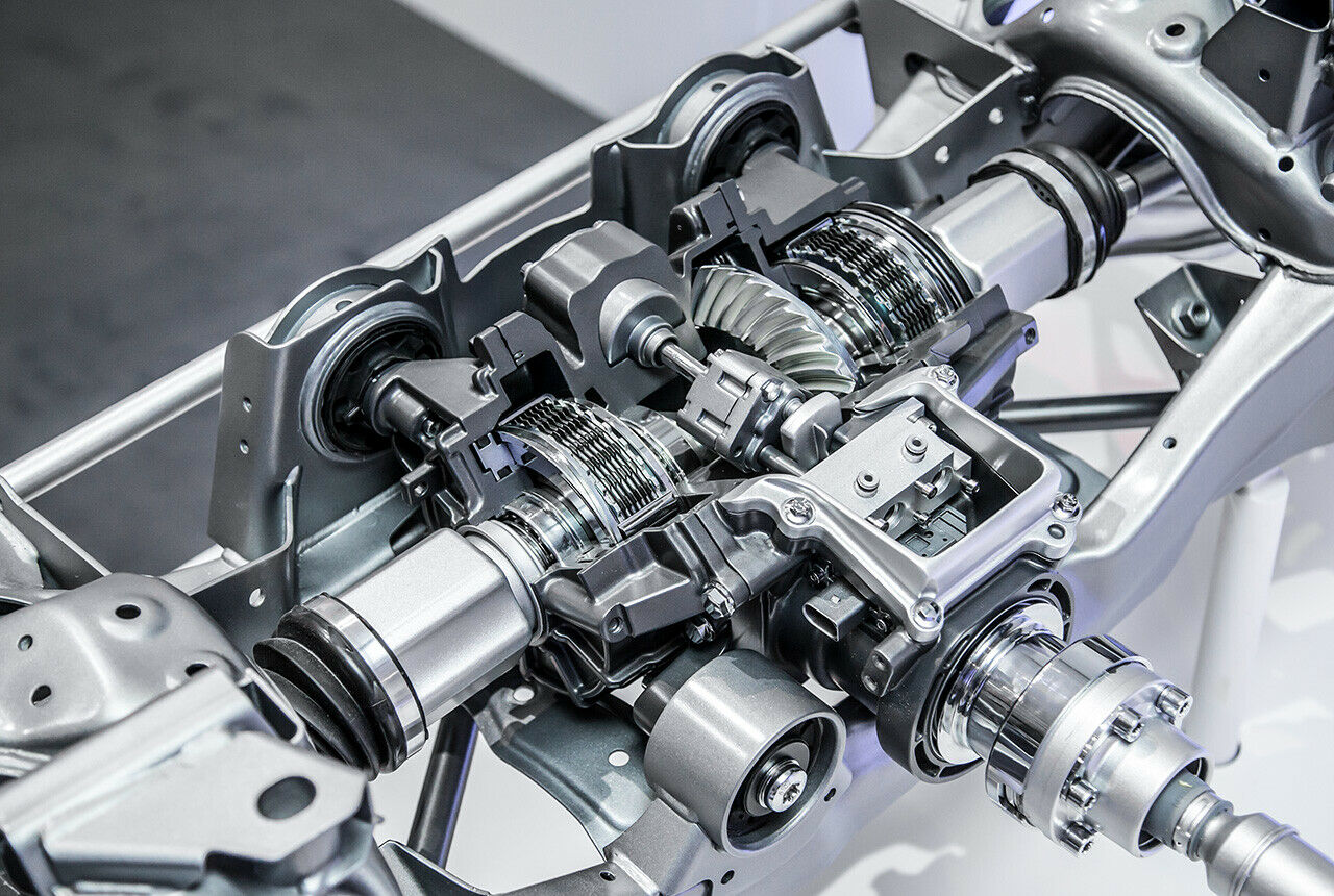 Der Allradantrieb mit Torque Vectoring schickt bis zu 70 Prozent der Kraft an die Hinterachse des Ford Focus RS