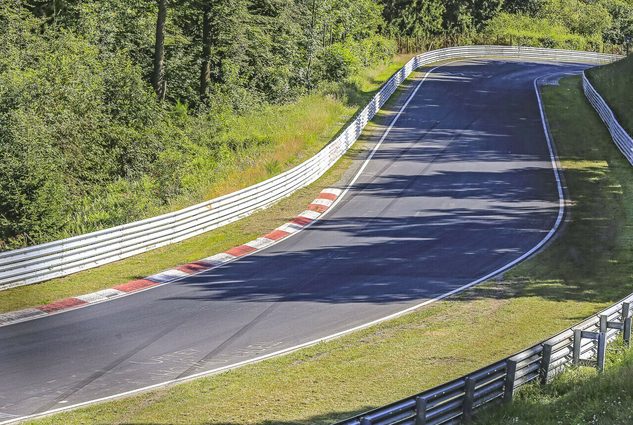 Die Bremsspuren hinter der Fuchsröhre sind ca. 200 Meter lang
