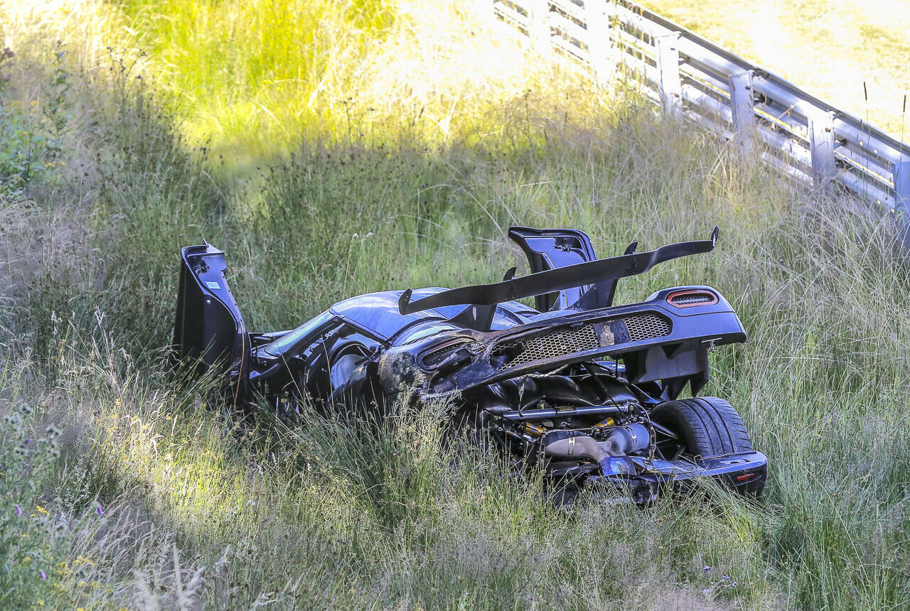 Mit hoher Geschwindigkeit kam das Auto im Streckenabschnitt Adenauer Forst von der Strecke ab