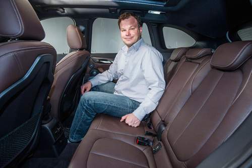 Viel Platz hinten: Björn im neuen BMW X1