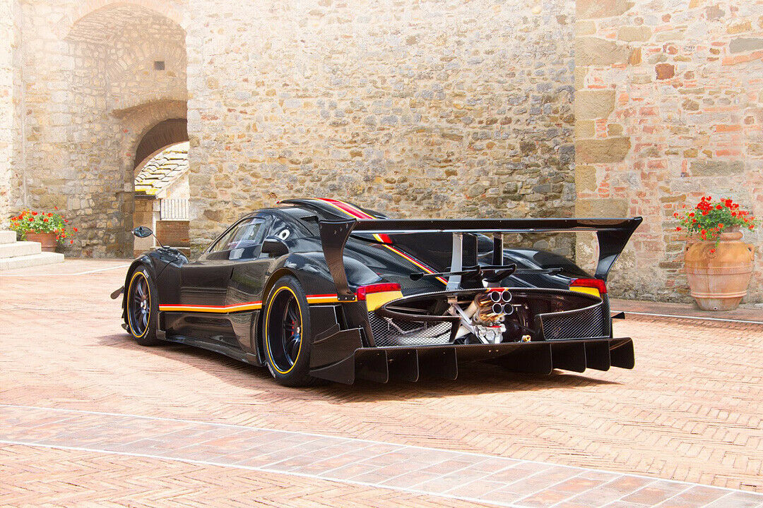 Im Heckflügel des Pagani Zonda Revolucion arbeitet ein DRS, wie in der Formel 1