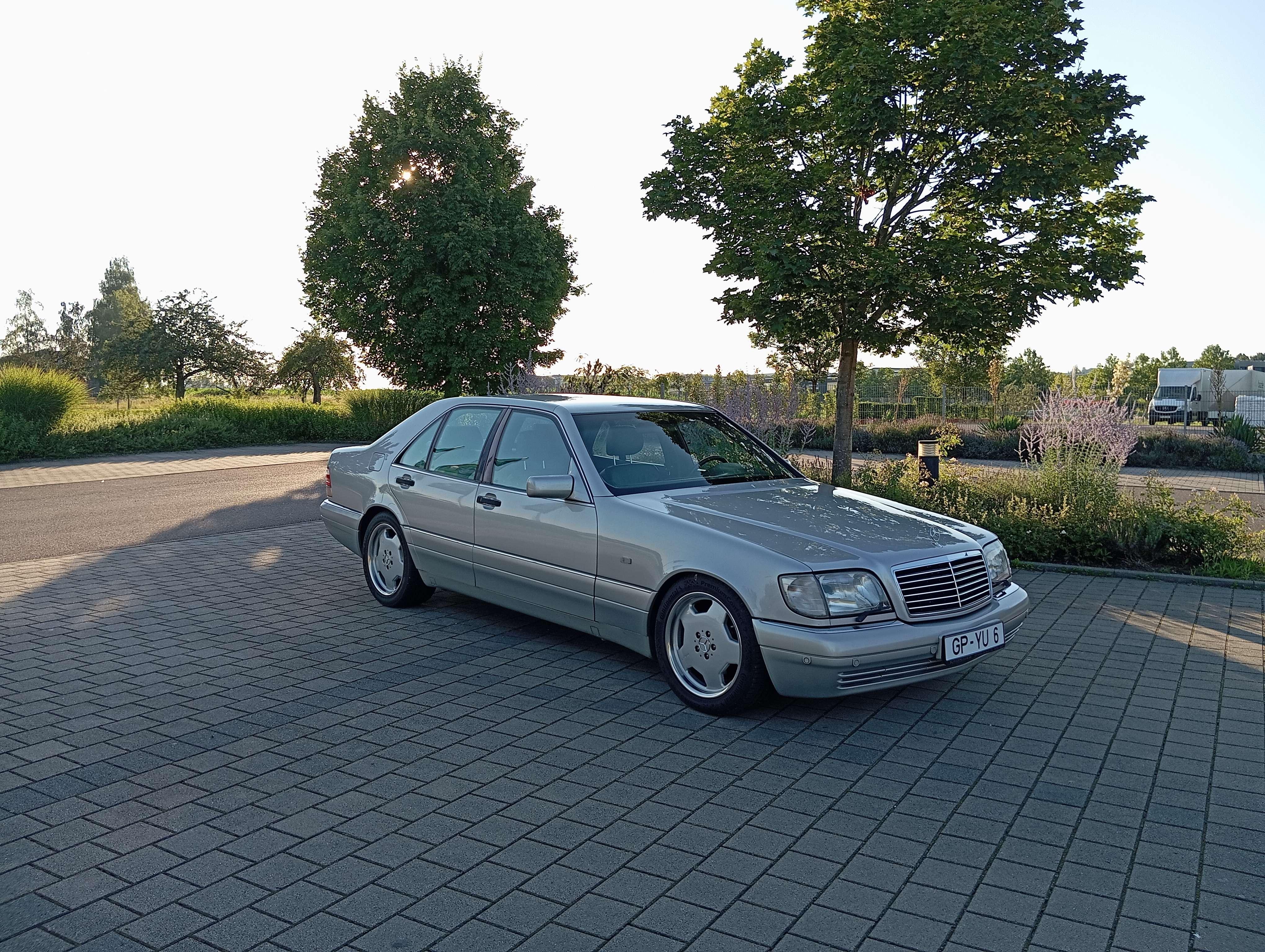 Det vergibt den 1. Platz an den W140