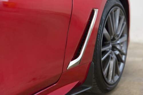 Kein Witz: Kiemen hinter den Vorderrädern sorgen beim Infiniti für Luftdurchsatz in den Reifenkästen