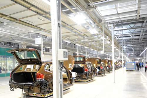Der Hauptaugenmerk der deutschen Hersteller liegt außerhalb der Eurozone (im Bild: BMW-Werk in Shenyang)