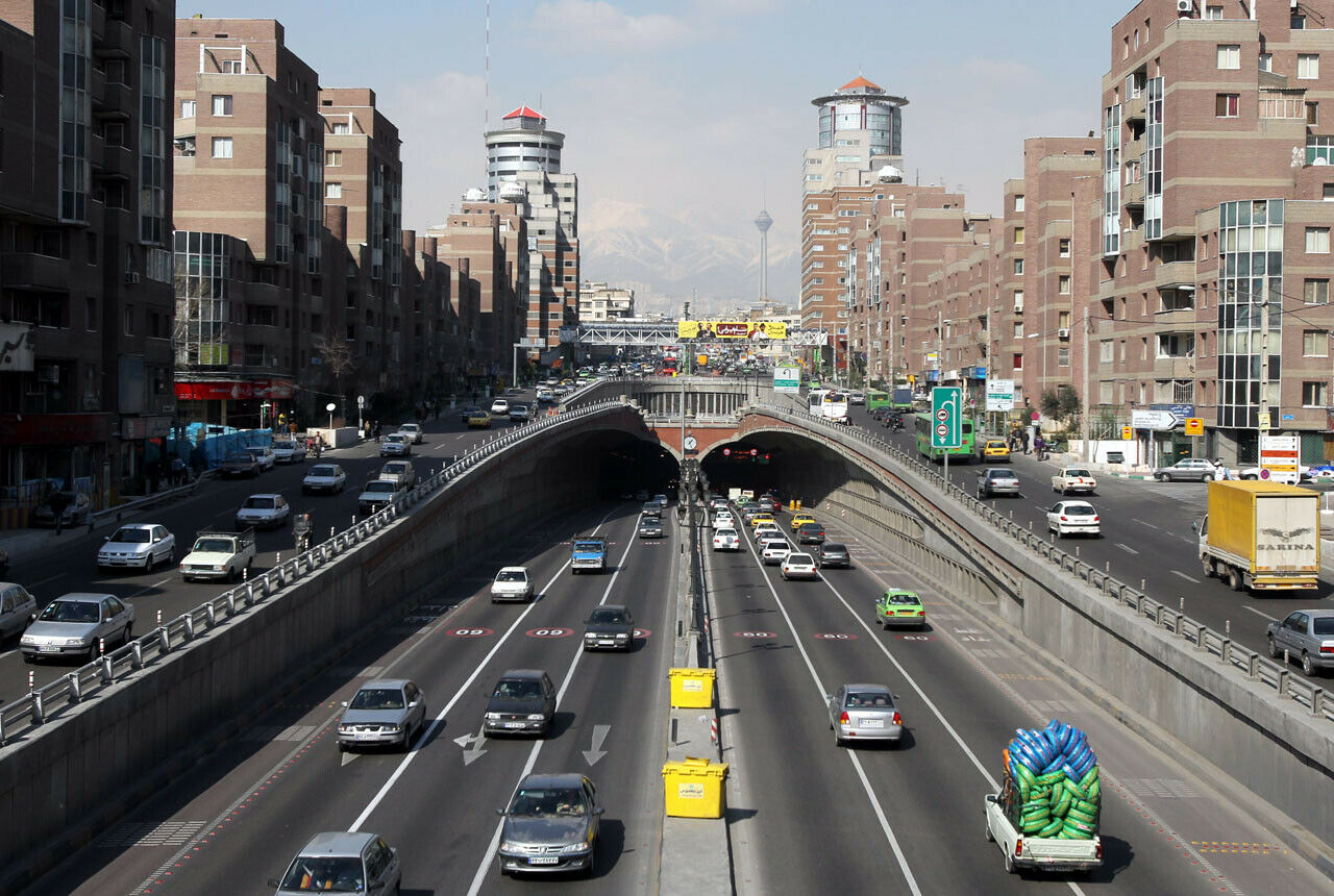 Verkehr in Teheran: Die Zahl der iranischen Neuwagenzulassungen soll nach dem Ende der Sanktionen deutlich ansteigen