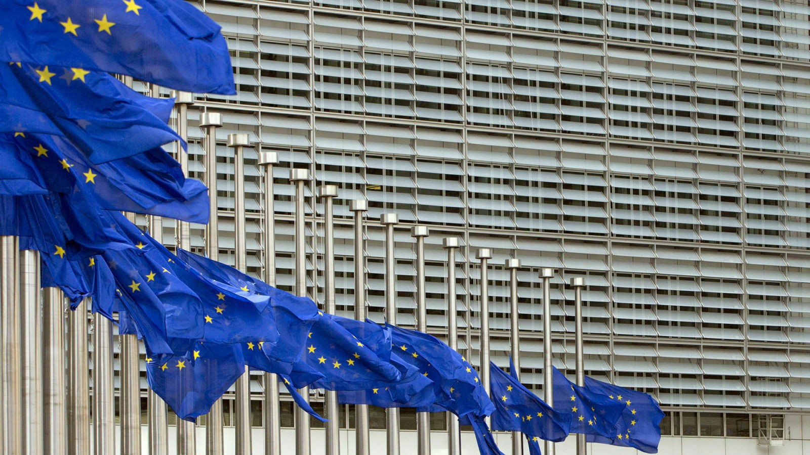 Die EU-Kommission will die Regeln der EU-Typzulassung für neue Autos verschärfen. Laut einer Umfrage ist eine Mehrheit der Deutschen für die Umsetzung dieser Vorschriften