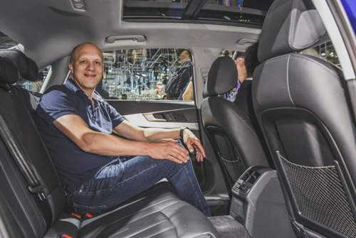Neun Zentimeter mehr Fahrzeuglänge und Radstand im Audi A4 - damit kann man in der Langversion A4L bequem lümmeln