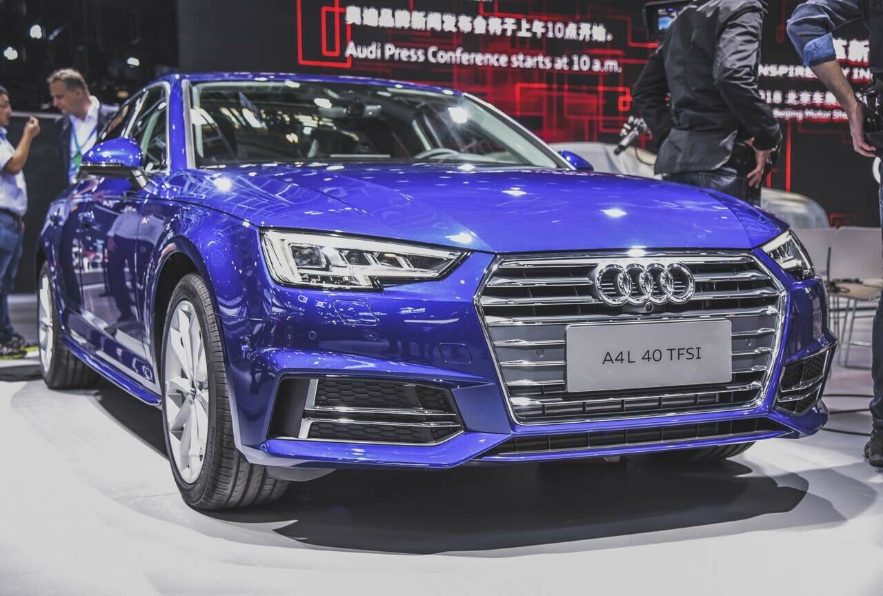 Die Langversion des Audi A4 ist mit 190 oder 252 PS erhältlich, stets in Verbindung mit einem Siebengang-Doppelkupplungsgetriebe