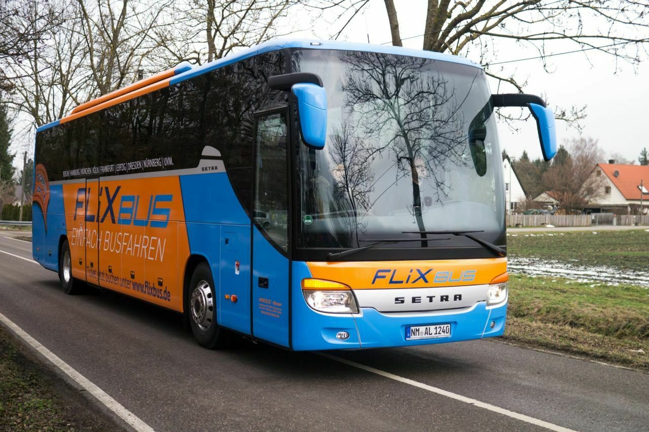 Privater Fernreisebus, hier vom Betreiber FlixBus
