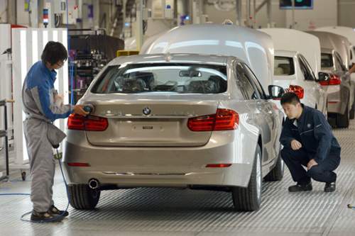 Endabnahme eines BMW 320 LI im Fertigungswerk der BMW-Brilliance Automotive in Shenyang-Tiexi.