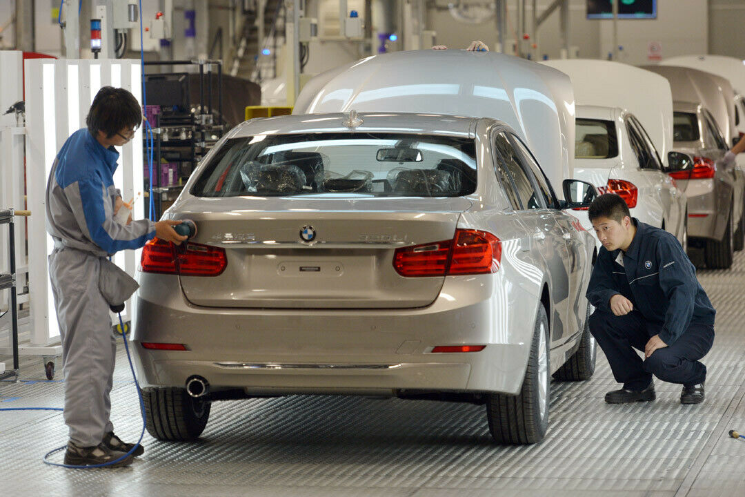 Endabnahme eines BMW 320 LI im Fertigungswerk der BMW-Brilliance Automotive in Shenyang-Tiexi.