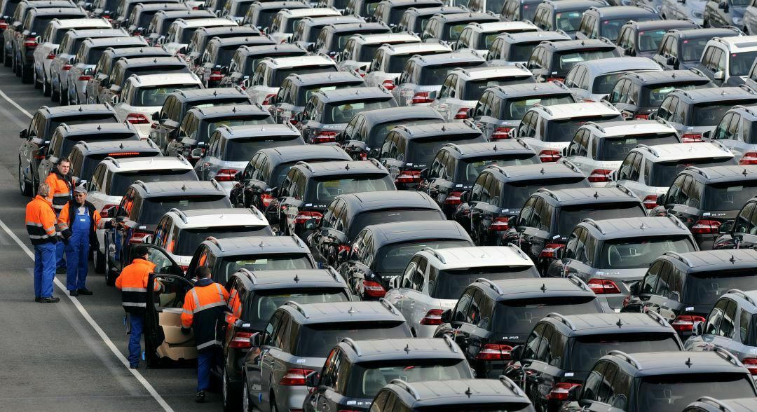 Mercedes M-Klasse am Terminal in Bremerhaven: Deutsche Autobauer waren in den vergangenen 10 Jahren weltweit am erfolgreichsten.