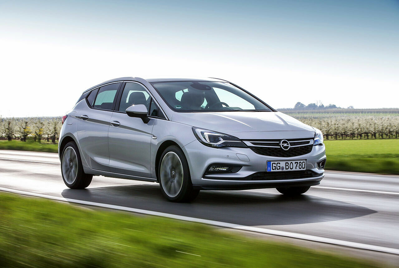 Für klassische Kompakte wie den Opel Astra entscheiden sich immer weniger Autokäufer, ihr Marktanteil sank im April erneut