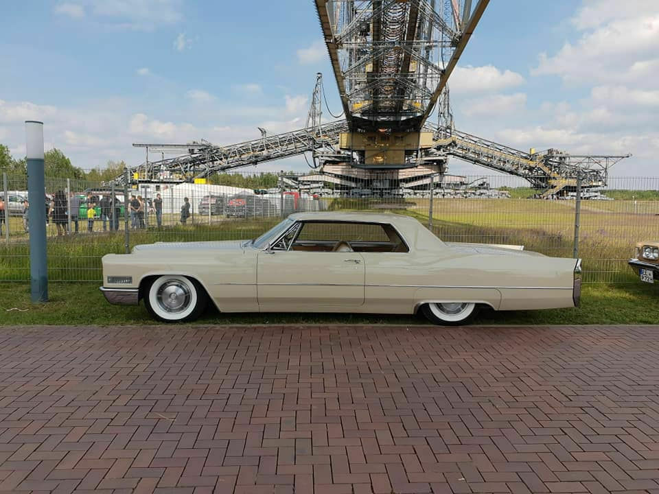 Dezente Tieferlegung Cadillac DeVille 1966